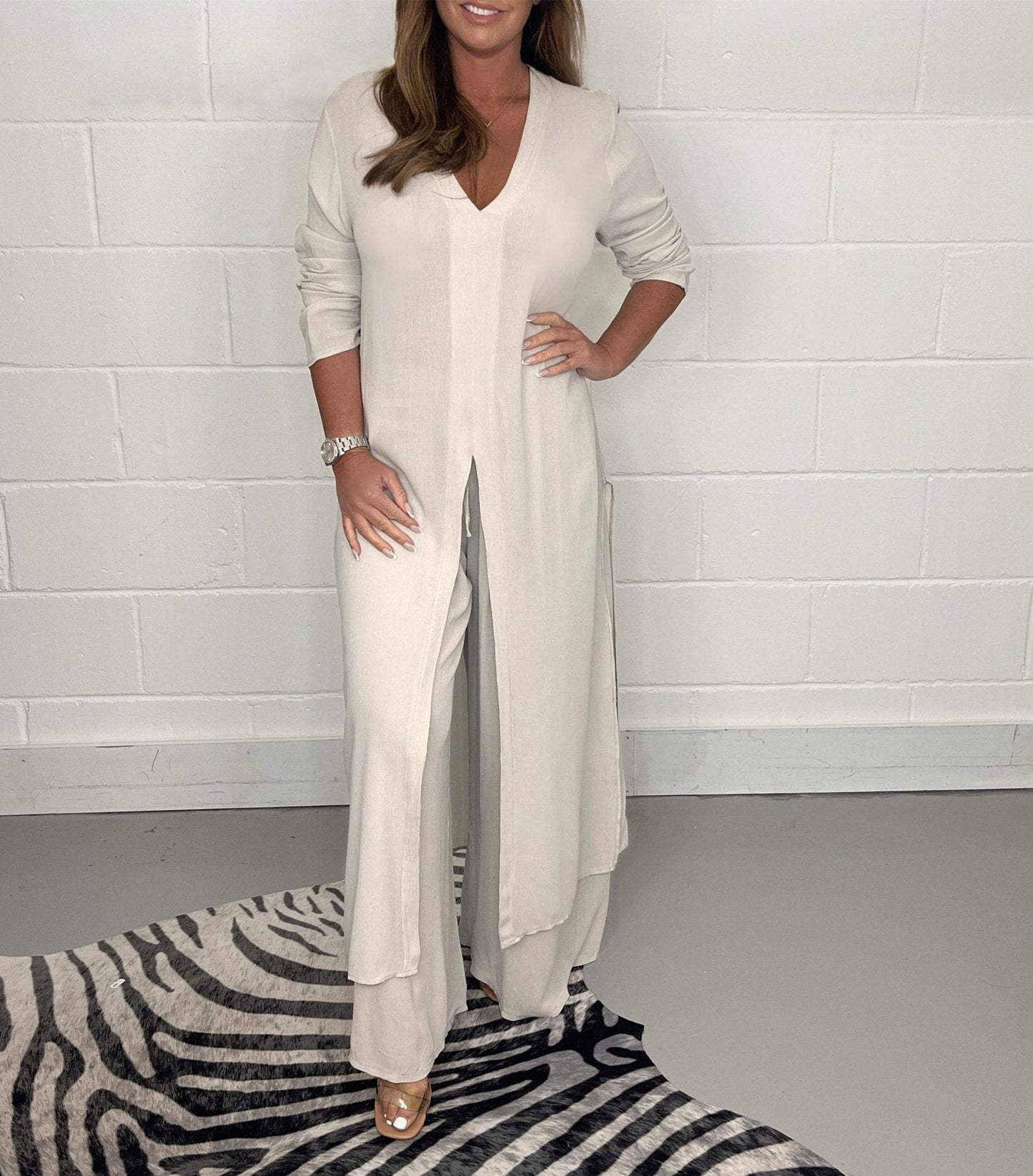 Costume deux pièces décontracté avec haut long et pantalon assorti